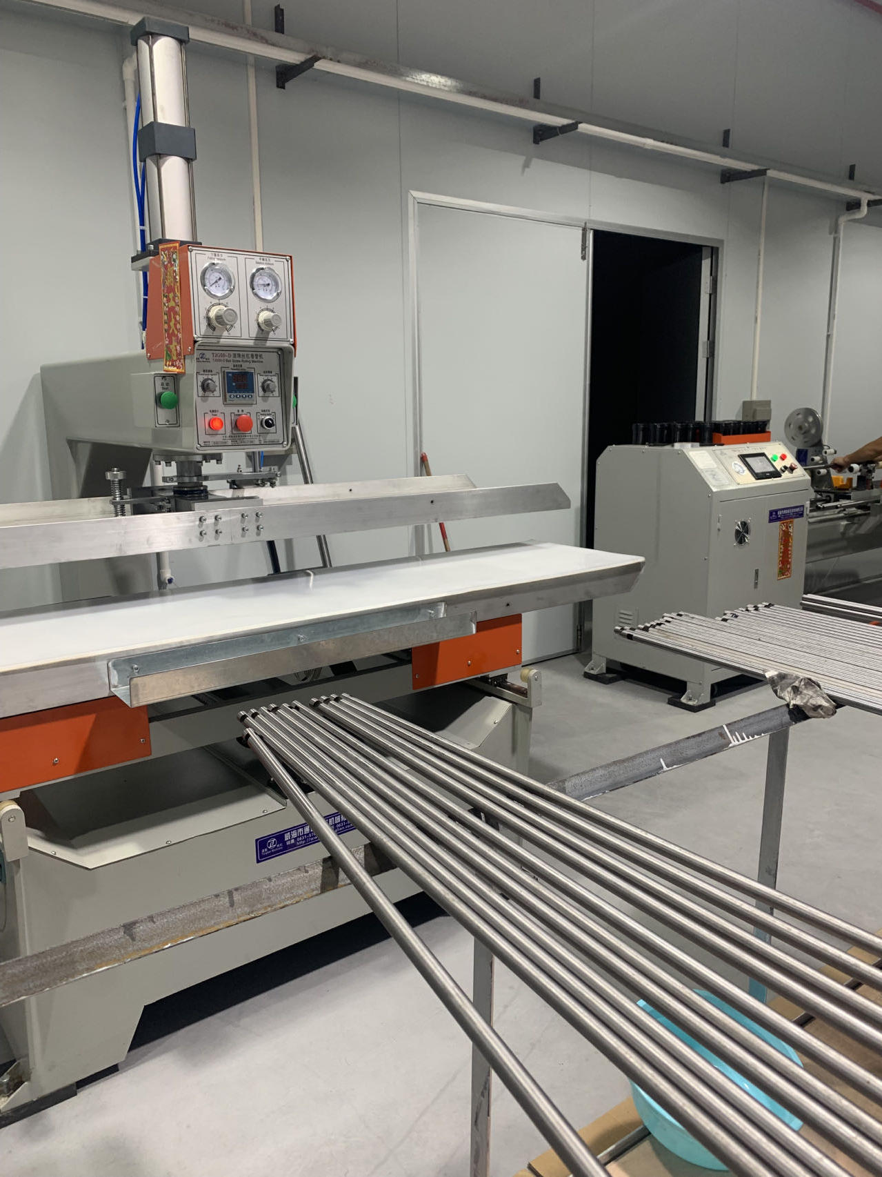 Black matte carbon fiber structural tubes manufactured in Dongguan